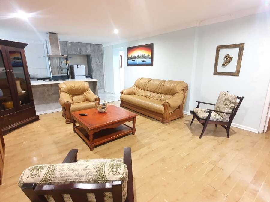 To Let 5 Bedroom Property for Rent in Vincent Eastern Cape